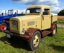 Betz-Zugmaschine, gebaut von der Firma Ludwig Betz in Kln, Baujahr 1955, insgesamt wurden 400 Stck gebaut, luftgekhlter Dieselmotor von KHD, 4000ccm und 42PS, Vmax.45Km/h, Bulldogtreffen St.Peter, Aug.2016