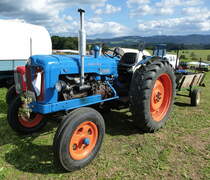Fordson Major, US-amerikanischer Ackerschlepper, Baujahr 1956, 4-Zyl.Diesel mit 3610ccm und 54PS, Bulldogtreffen St.Peter, Aug.2016