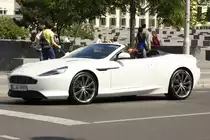 Aston Martin Cabrio in weiß in Berlin, am 13.08.2016.