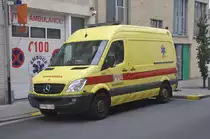 Rettungswagen Merc-Benz Sprinter von Falck-Ambuce Abt. Borgerhout, aufgenommen 04.06.2016 am Rettungswache Gijselsstraat Borgerhout 