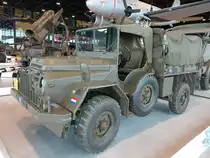 Niederl. Militärmuseum, leichter LKW DAF YA-126, erbaut von 1951 bis 1959, Hercules JXC Motor, 102 PS, BorgWarner 4-Gang Schaltgetriebe, Gewicht 3.4 To, Nutzlast 1000 kg (21.08.2016)