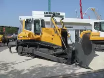 Liebherr PR 734 XL auf der Baumaschinenmesse Intermat in Paris (21.04.2009)