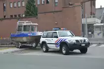 Einsatzfahrzeug Nissan Patrol mit Bootsanhänger, Scheepvaartpolitie, aufgenommen 21.07.2015 am Luchtmachtlaan Etterbeek 