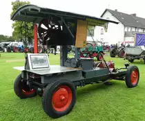 =diese Bandsäge wurde 1927/28 gebaut, 1934 erfolgte der Umbau zum Selbstfahrer. Als Antrieb dient ein 6 PS-Dieselmotor von Deutz.