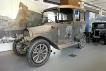 =Dixi R9 Limousine Sedan, Bj. 1912, 1905 ccm, 21 PS. 300 Exemplare wurden von 1910 - 1915 gefertigt. Das ausgestellte Fahrzeug wurde 1912 nach Uruguay exportiert. Im Jahr 1997 von einem neuseeländischen Oldtimerhändler wieder gefunden befindet es sich heute im Besitz der BMW Group Classic und als Leihgabe in der Autowelt Eisenach.