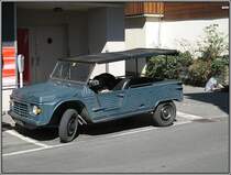 Dieses Fahrzeug habe ich am 23.07.2008 in Interlaken im Berner Oberland fotografiert. Leider habe ich keine Ahnung, um was fr einen Fahrzeugtyp es sich handelt. Vielleicht kann jemand helfen?
Nachtrag: Bei dem Fahrzeug handelt es sich um einen Citroen Mehari, vielen Dank an Jrg Thiele fr die Info.