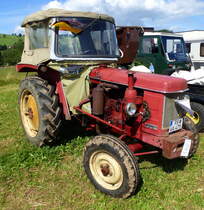 Renault R7052, Baujahr 1965, 2-Zyl.Diesel mit 1810ccm und 24PS, Bulldogtreffen St.Peter, Aug.2016