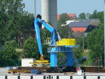 sieht irgendwie anders aus, als was man sonst als Raupenkran kennt - Stralsunder Stadthafen 02.07.08