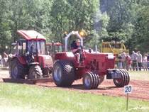 MTS 80 Showtraktor beim Russentraktorpulling in Oberlungwitz 2007
