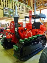  Lanz HRK 55 PS Raupenbulldog, Bj 1943, 1 Zyl - 2 Takt Motor mit10338 ccm, 55 Ps bei 750 U/min, von 1937 - 1944 wurden 2437 solcher Schlepper gebaut, aufgenommen in der Achenseer Museumswelt / Maurach. 27.12.2016