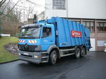 MB Atego 2533 als Entsorgungsfahrzeug, steht am 24.11.2008 am St. Ulrich-Heim in Hnfeld