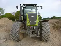 Claas Axion 820 eingesetzt beim Bau der B50n, 15.05.2016