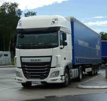 =DAF-Sattelzug steht auf der Rastanlage Grossenmoor im Juli 2016