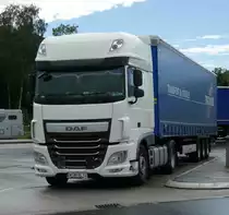 =DAF-Sattelzug steht auf der Rastanlage Grossenmoor im Juli 2016