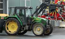 =John Deere 3400 steht bei Raiffeisen-Technik in Gudensberg im Juli 2016