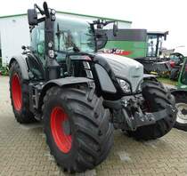 =FENDT 722 Vario black, steht bei Raiffeisen-Technik in Gudensberg im Juli 2016