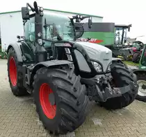 =FENDT 722 Vario black, steht bei Raiffeisen-Technik in Gudensberg im Juli 2016