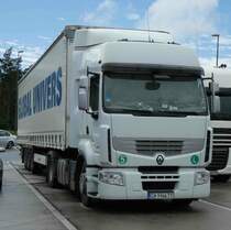 =Renault von  GLOBAL UNIVERS  rastet an der BAB A7, Juli 2016