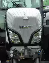 =Frontansicht des FENDT 722 Vario black, gesehen bei Raiffeisen-Technik in Gudensberg im Juli 2016