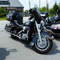 =Harley Davidson steht auf dem Parkplatz Fichtelberg im Juli 2016