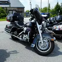 =Harley Davidson steht auf dem Parkplatz Fichtelberg im Juli 2016