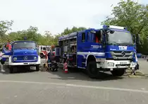 THW Neu-Isenburg Mercedes Benz LA 911 GKW2 und Mercedes Benz Axor GKW1 am 03.09.16 beim Tag der Offenen Tür