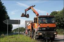 Atego 1828 der Autobahnmeisterei Ldenscheid. Aufgenommen am 19.08.2008 bei der Ausfahrt Iserlohn-Zentrum.
