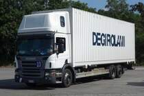 =Scania P 380 steht auf dem Autohof Fulda Nord im Juli 2016