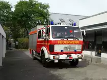 Feuerwehr Neu Isenburg Mercedes Benz TLF 16/25 (Florian Isenburg 1/22) beim Anfahren zu einer Jugendfeuerwehrübung 03.09.16 beim Tag der Offenen Tür