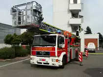 Feuerwehr Neu Isenburg MAN DLK 23/12 (Florian Isenburg 1/30) bei einer Übung der Einsatzabteilung am 03.09.16 beim Tag der Offenen Tür