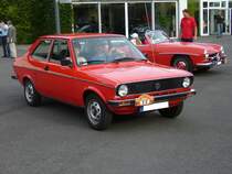 VW Derby 1977 - 1981. Der Derby war die Stufenheckversion des bereits 1975 vorgestellten Erfolgsmodelles Polo. Der hier abgelichtete Derby ist ein Derby LS, also die mittlere Ausstattungsvariante. Der Derby LS war wahlweise mit einem 1093 cm³ großen Motor mit 50 PS oder einem 1272 cm³ Motor mit 60 PS lieferbar. 3. Saarner Oldtimer Cup am 03.09.2016.