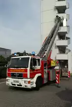 Feuerwehr Neu Isenburg MAN DLK 23/12 (Florian Isenburg 1/30) bei einer Übung der Einsatzabteilung am 03.09.16 beim Tag der Offenen Tür