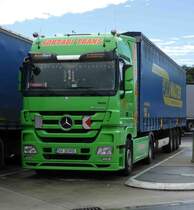 =MB Actros aus Rumänien rastet an der A 7 im Juli 2016