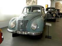 =Ifa F9, Bj. 1953, 900 ccm, 30 PS, gesehen in der Automobilwelt Eisenach im Juli 2016.