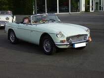 MG B MK III aus dem Modelljahr 1977. Der MG B wurde 1962 vorgestellt und bis 1980 produziert. Er war somit einer der erfolgreichsten Roadster der Automobilgeschichte. Der 
4-Zylinderreihenmotor leistet 95 PS aus 1798 cm³ Hubraum. 3. Saarner Oldtimer Cup am 03.09.2016.