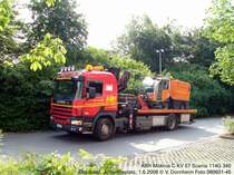 das Bucher-Kehrmaschinchen hat schlapp gemacht und wurde von diesem Scania heim transportiert.