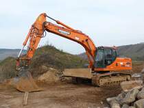 Doosan DX 225 LC am 28.02.2016 in der Nähe von Saarburg