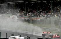 Formula V8 Series Rennfahrzeug, fotografiert beim starken Regen ende April 2016 auf dem Hungaroring.