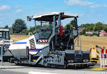 Asphaltfertiger Vögele Super 1800 3i, in Porz-Lind - 10.07.2016