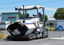 Asphaltfertiger Vögele Super 1800 3i, in Porz-Lind 10.07.2016