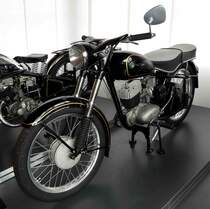 =MZ 125 (123 ccm, 6,5 PS, Bj. 1960) steht in der Eisenacher Automobilwelt im Juli 2016