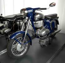 =Jawa 354 (344 ccm, 18 PS, Bj. 1964) steht in der Eisenacher Automobilwelt im Juli 2016