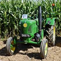 . Lanz Bulldog D 2816; Bj 1969; 2617 ccm; 28 Ps; 1 Zyl; gesehen beim Traktorentreffen in Everlingen.  11.09.2016 