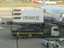 18.11.08,Cateringfahrzeug auf dem Flughafen von Palma de Mallorca/Spanien.