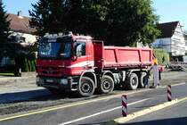 =MB Actros der Firma  HOHMANN  steht auf einer Baustelle in Fulda, August 2016