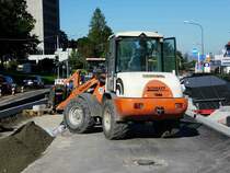 =Schaeff - Radlader vom  Bickardt-Bau  steht auf einer Baustelle in Fulda im August 2016