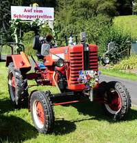 =IHC 214 steht beim Pferdsdorfer Oldtimertag im August 2016