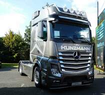 =MB Actros des Fuldaer MB-Händlers KUNZMANN gesehen auf dem Fuldaer Autotag im August 2016 