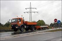 Mharbeiten in Hohenlimburg: Atego 1828 der AM Ldenscheid mit dem Tieflader. (30.09.2008)