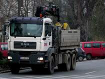 MAN mit aufgebautem Ladekran; 081128